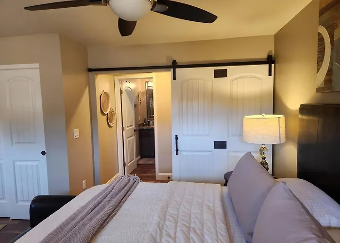 Robins Red Rock Getaway B Holiday home Oak Creek